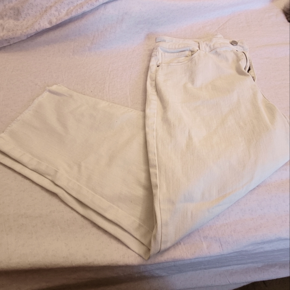 Reitmans warm white straight leg cropped jeans with raw hem, size 32